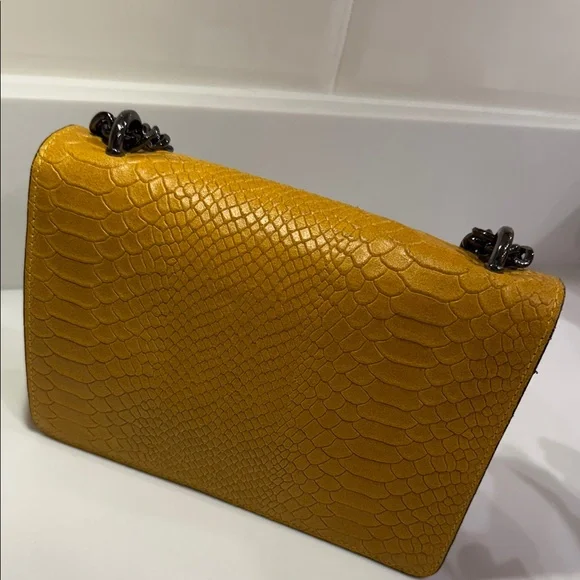 Elegant Mustard Yellow Snake-Embossed Women's Bag - Picture 3 of 7